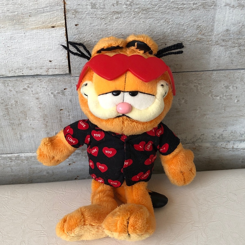 Ty Beanie Baby Garfield the Cat (Happy Valentine's Day edition). 2005